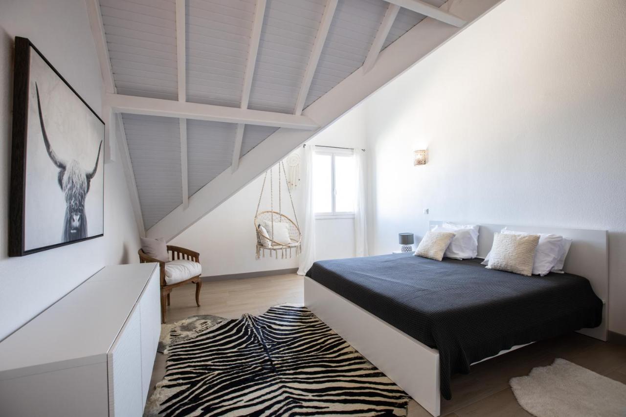 Stunning New Apartment With View Of Orient Bay Quarter of Orleans Buitenkant foto